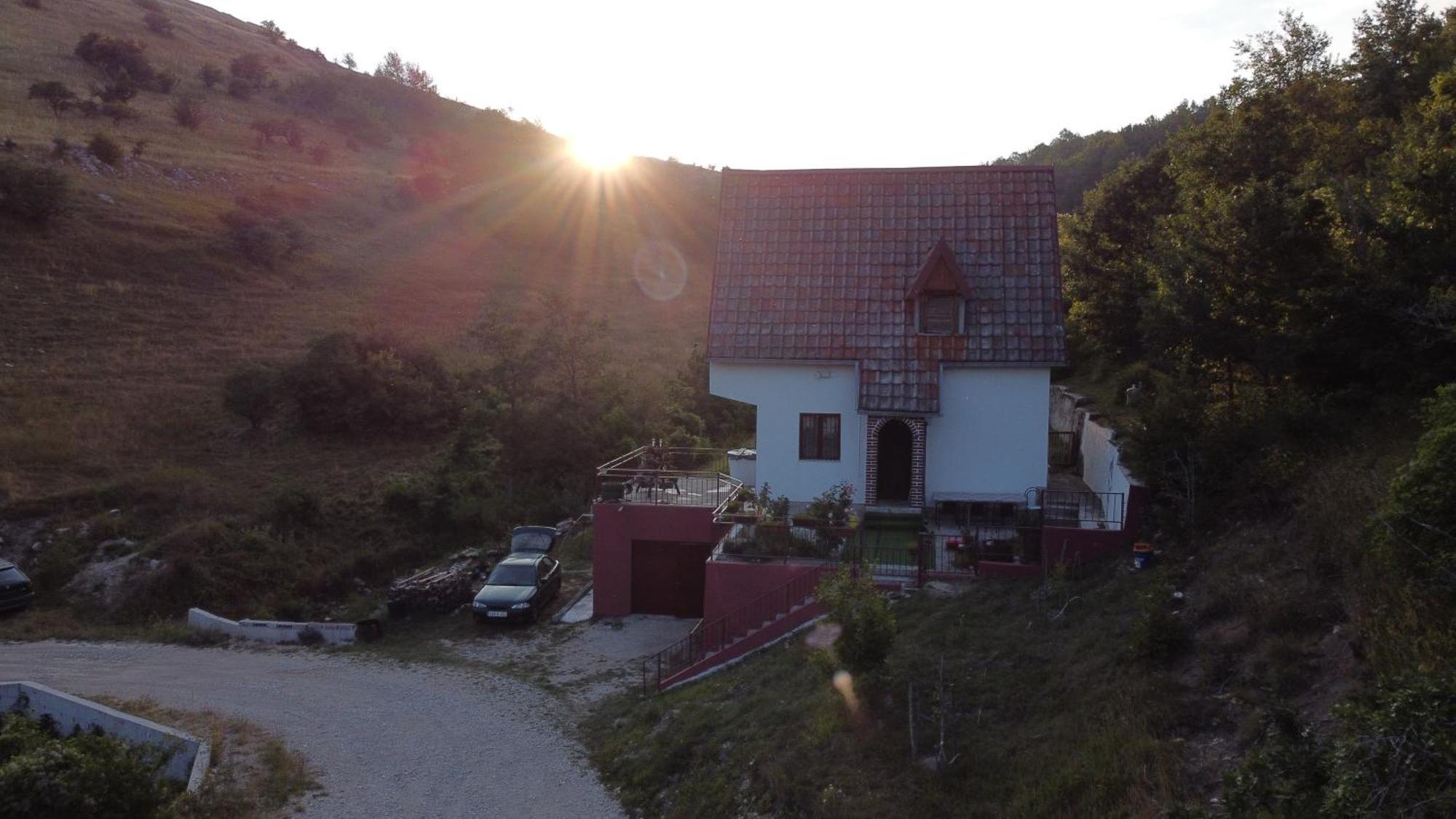 Vikendica "Oaza Mira" Villa Gacko ภายนอก รูปภาพ
