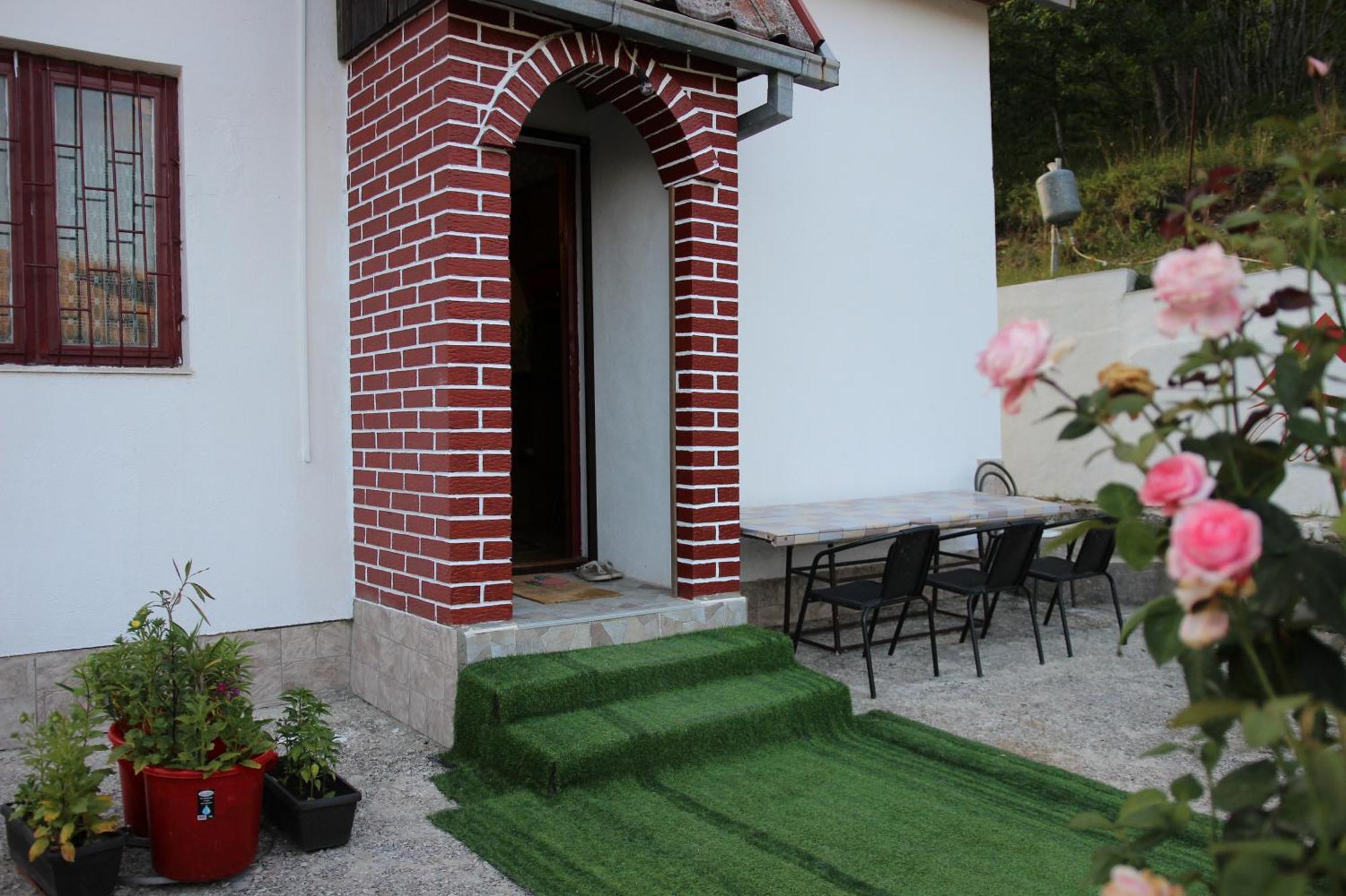 Vikendica "Oaza Mira" Villa Gacko ภายนอก รูปภาพ