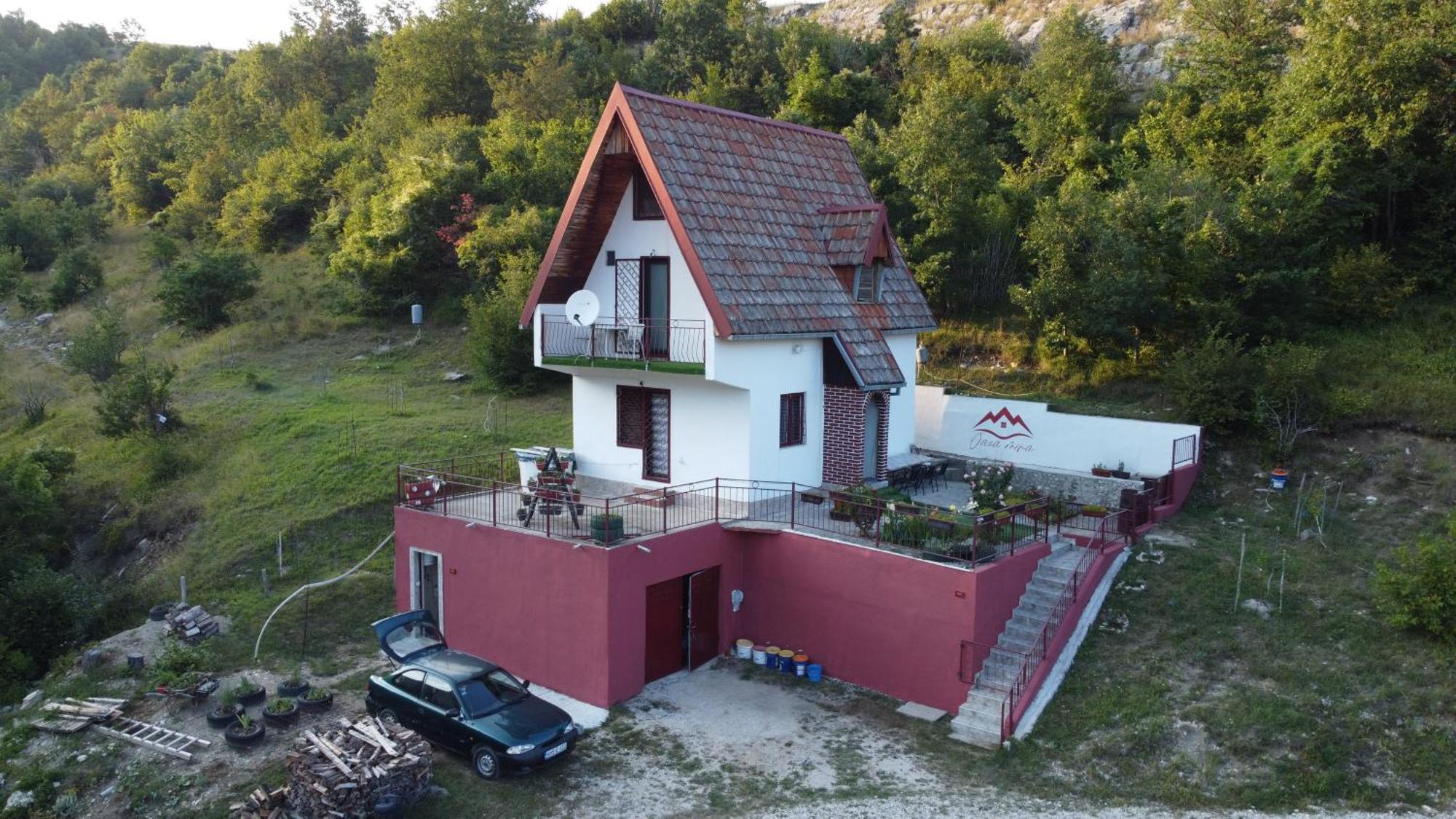 Vikendica "Oaza Mira" Villa Gacko ภายนอก รูปภาพ